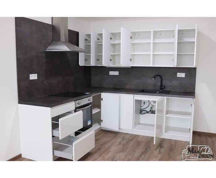 Fotogalerie Rohová kuchyňská linka Carrini vysoký lesk bílá akryl do L