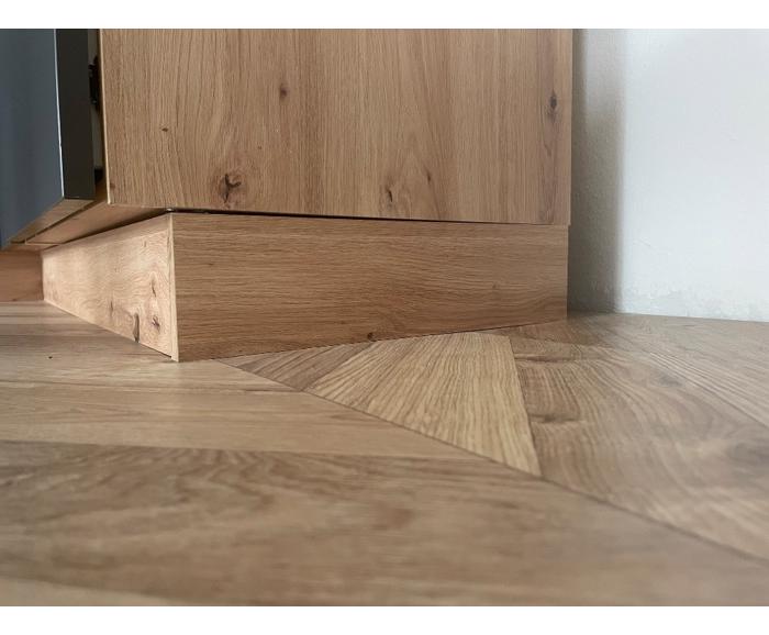 Sokl boční krátký k ukončení dolních skříněk výška 15 cm