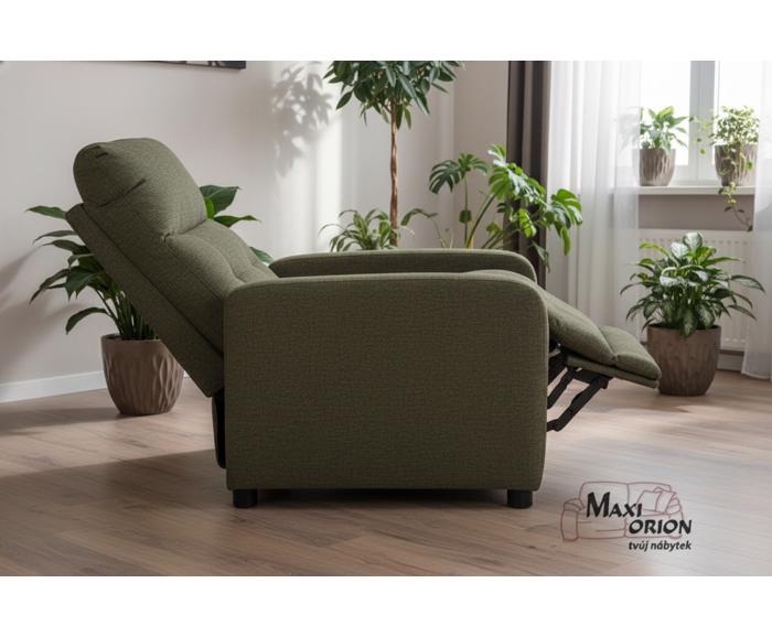 Relaxační polohovací křeslo Alan – olivové (nosnost 150 kg) v moderním interiéru