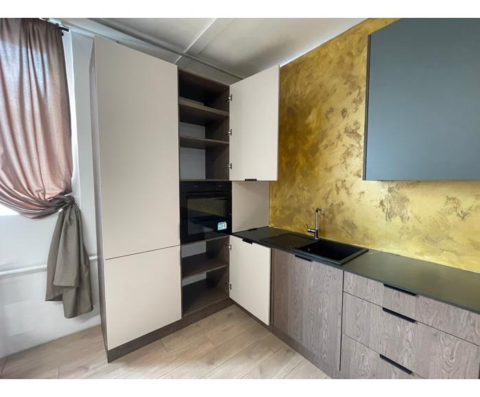 Fotogalerie Rohová kuchyňská linka Sorello 180 x 317 cm s pracovní deskou výšky 13 mm