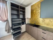 Fotogalerie Rohová kuchyňská linka Sorello 180 x 317 cm s pracovní deskou výšky 13 mm