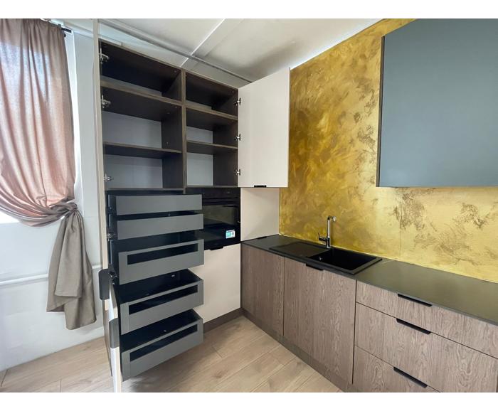 Fotogalerie Rohová kuchyňská linka Sorello 180 x 317 cm s pracovní deskou výšky 13 mm