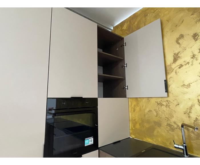 Fotogalerie Rohová kuchyňská linka Sorello 180 x 317 cm s pracovní deskou výšky 13 mm