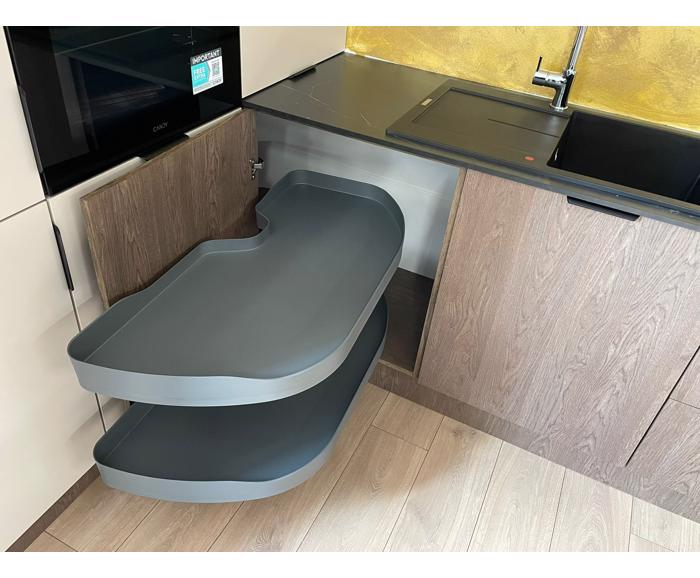 Fotogalerie Rohová kuchyňská linka Sorello 180 x 317 cm s pracovní deskou výšky 13 mm