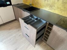 Fotogalerie Rohová kuchyňská linka Sorello 180 x 317 cm s pracovní deskou výšky 13 mm